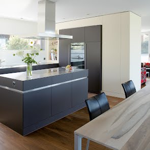 Küche mit Raumtrenner - KAWA Design AG :: Küchen Raum Bäder, Sursee, Willisau, Luzern, Zofingen
