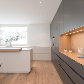 Küche mit Wohnambiente ... - KAWA Design AG :: Küchen Raum Bäder, Sursee, Willisau, Luzern, Zofingen