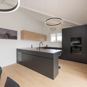 Puristische Eleganz trifft auf warme Natürlichkeit... - KAWA Design AG :: Küchen Raum Bäder, Sursee, Willisau, Luzern, Zofingen