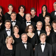 Vocalensemble Pro Musica Viva fotografiert im Studio / Montage mit Vorhang