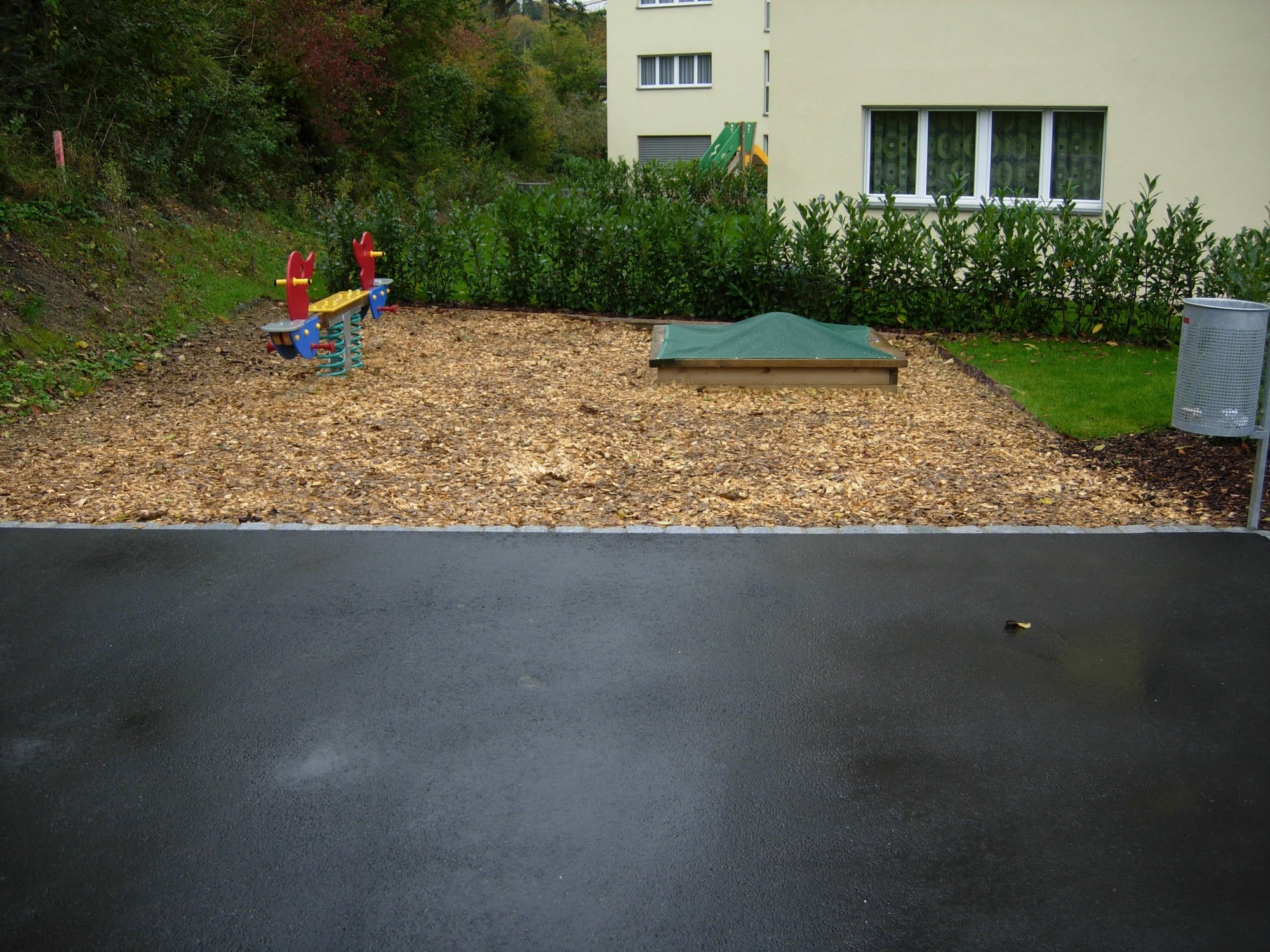 Umgebung mit Spielplatz